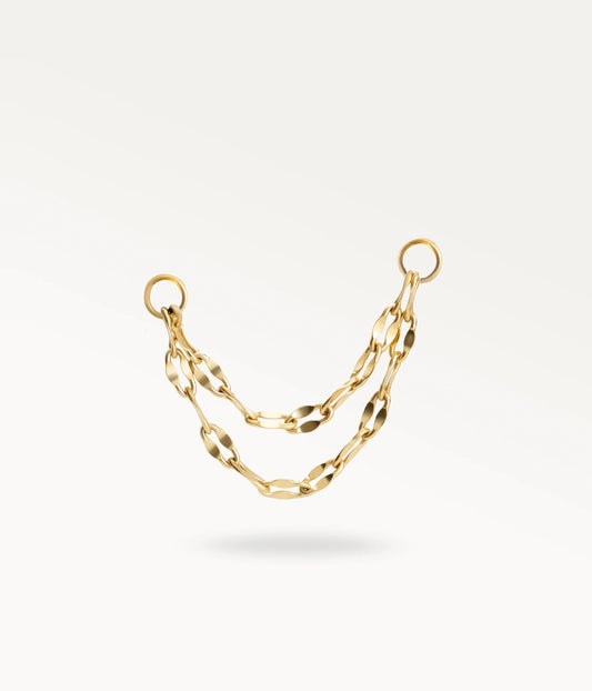 Double chaĂźne de piercing dorĂ©e Ă maillons plats avec un anneau dâattache Ă chaque extrĂ©mitĂ©.
