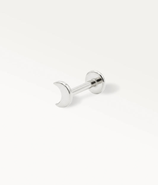 silberfarbenes Halbmond-Piercing, Knorpelschmuck in Seitenansicht für die Helix