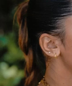 piercing tragus con auriculares