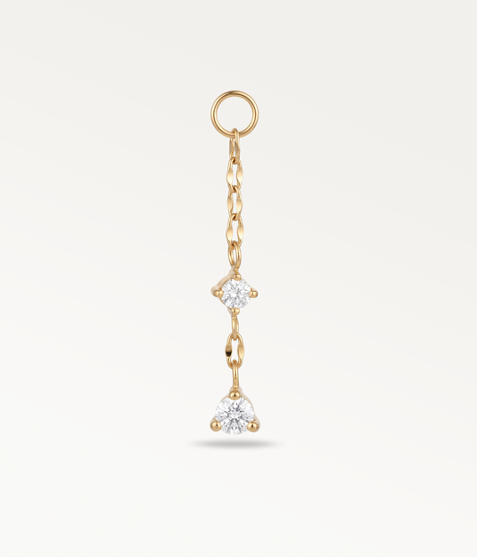 Chaîne Stella dorée avec une pierre intermédiaire et un pendentif serti à son extrémité.
