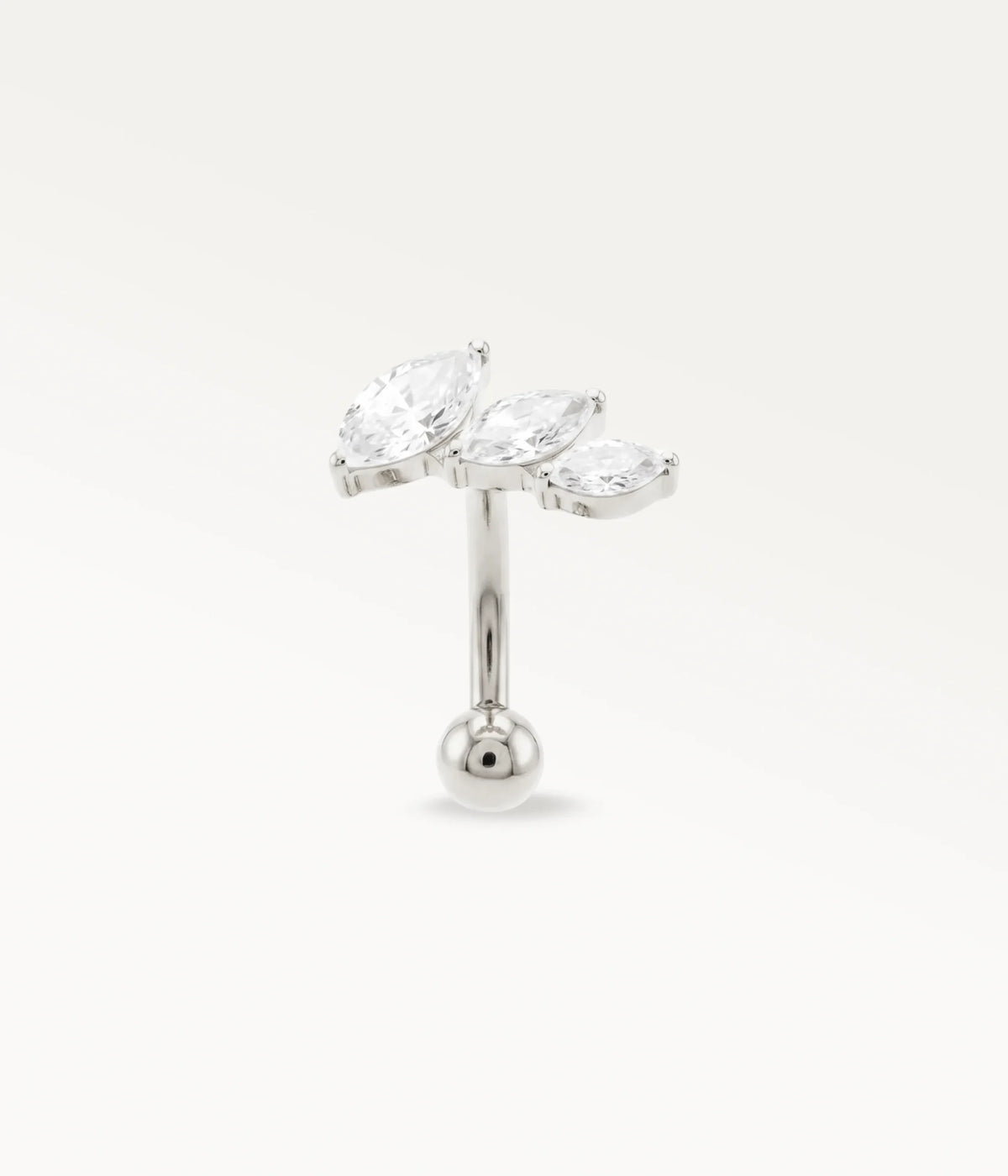 Piercing Nyméa argenté serti de trois cristaux marquise, vue de face élégante pour arcade