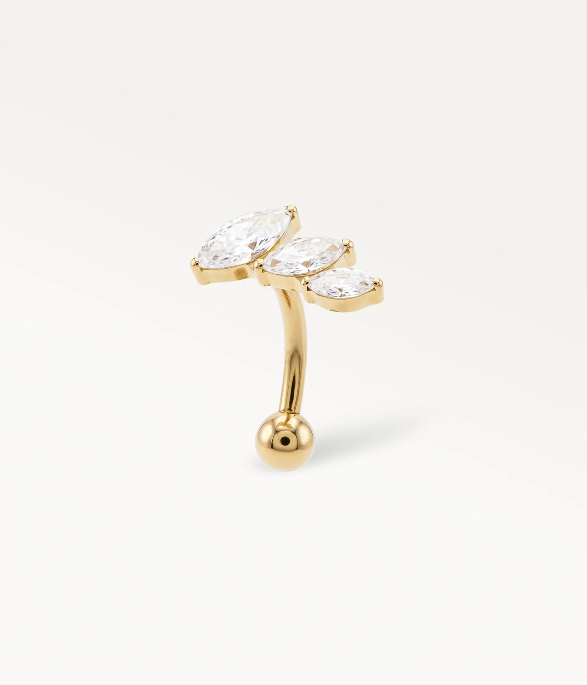 Piercing Nyméa doré avec cristaux marquise, bijou de cartilage raffiné présenté en vue latérale