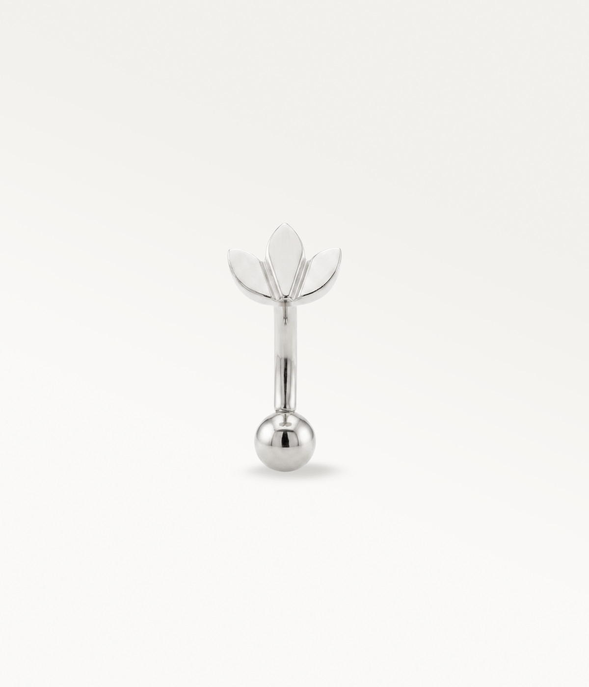 Lotus Banane argenté, vue de face des trois pétales et de la bille inférieure.