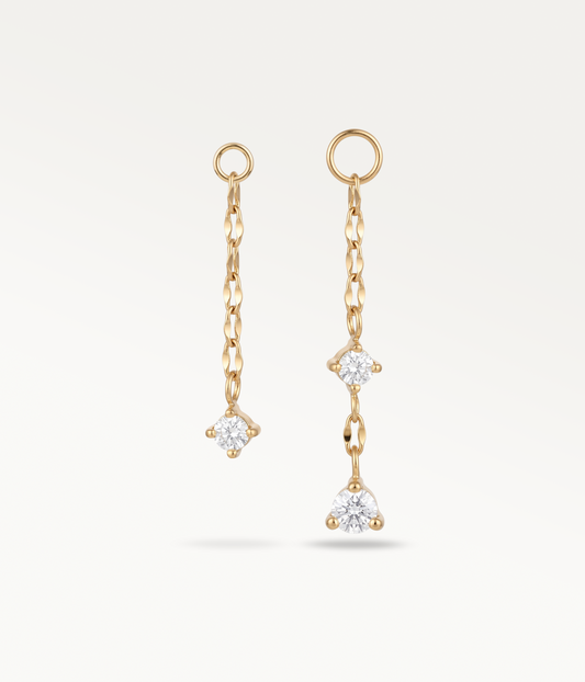 Chaînes Astrid et Stella dorées, présentées côte à côte avec leurs pendentifs à pierres.