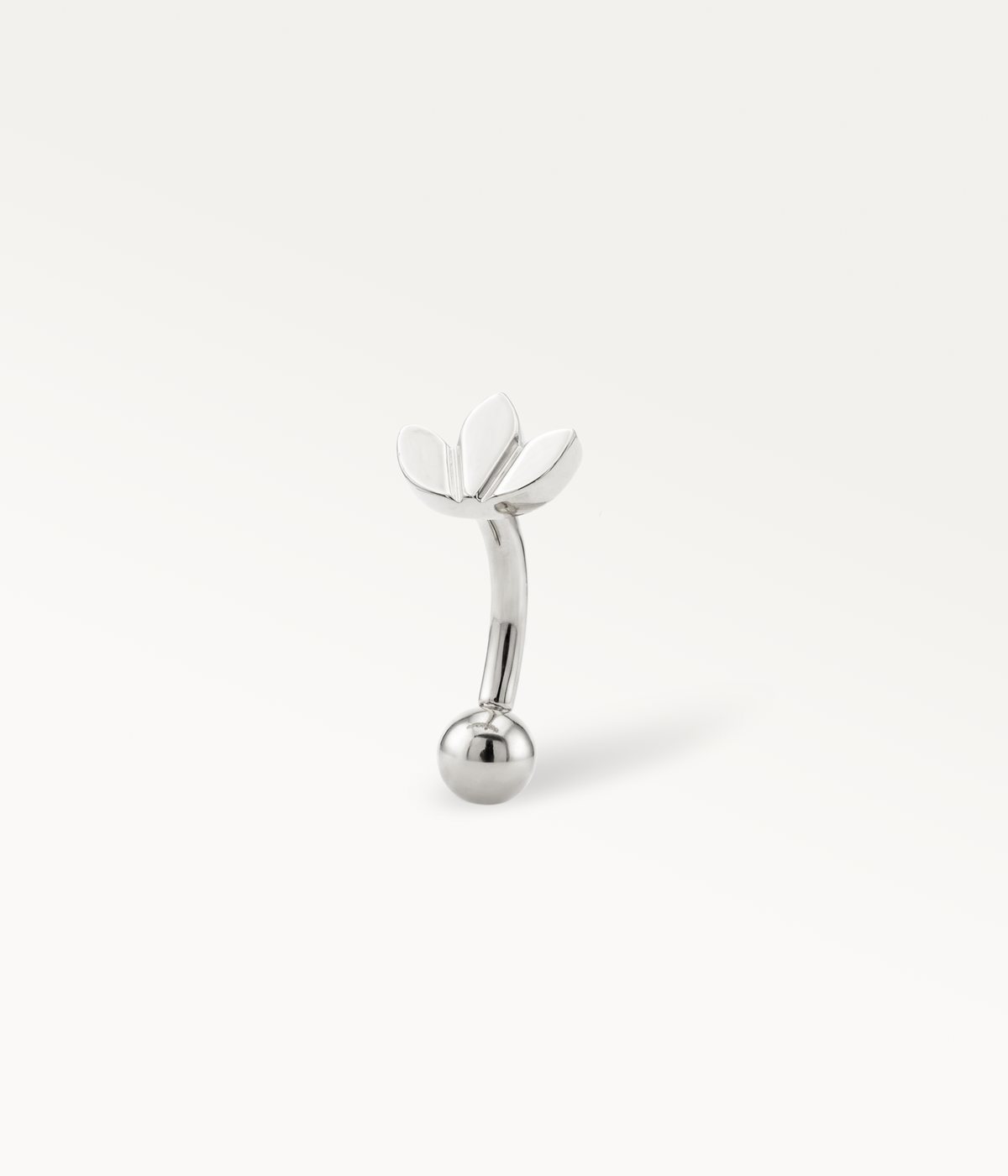 Lotus Banane argenté, motif lisse à trois pétales sur tige courbe, vue de côté.