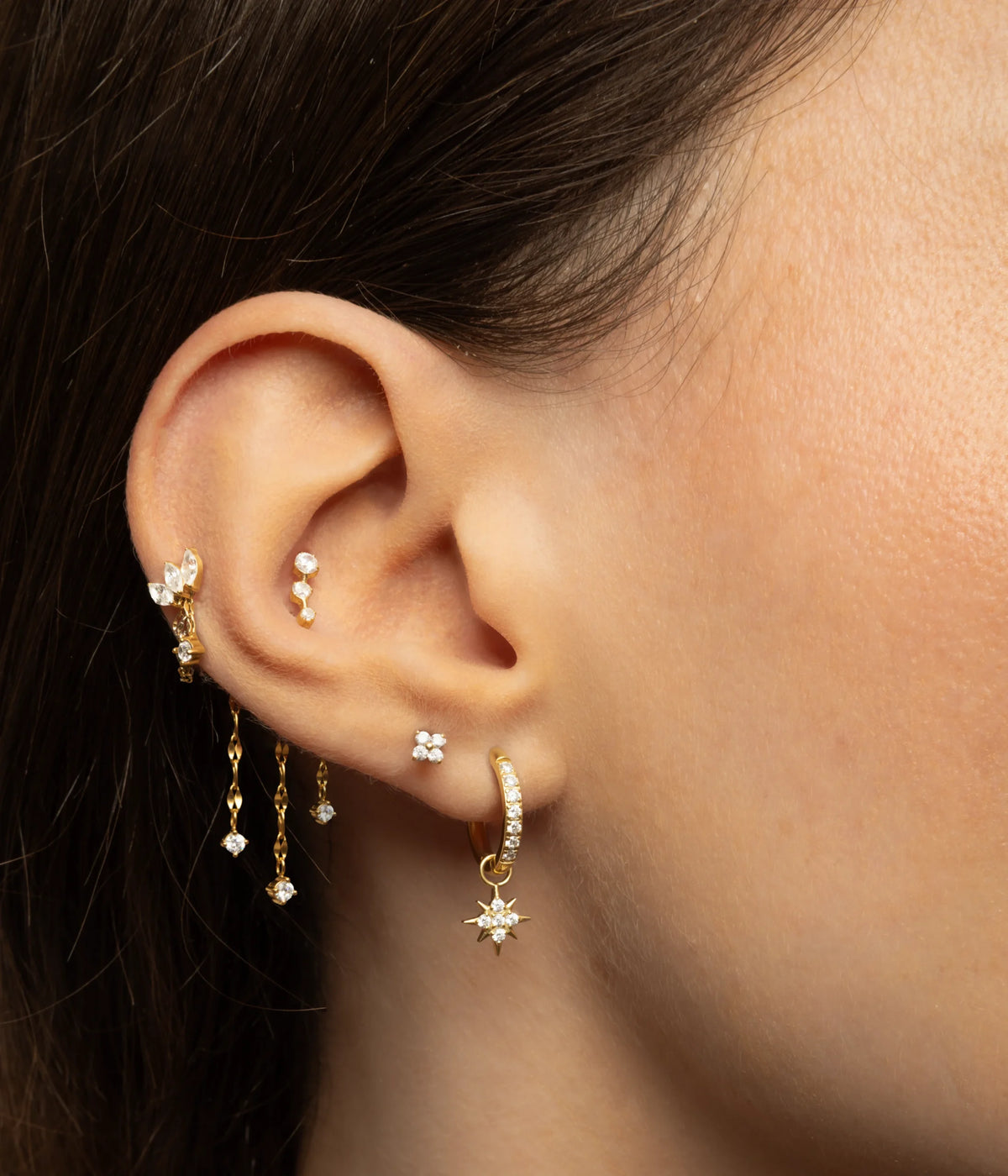 Kullanvärinen tähtiaiheinen koruyhdistelmä
