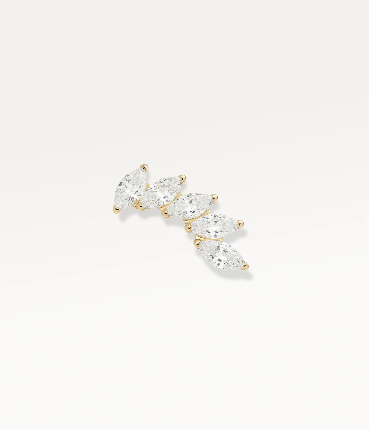 Piercing a fiore a cinque petali color oro con zirconi incastonati, gioiello delicato e raffinato