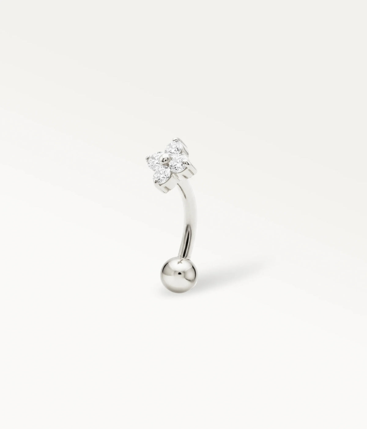 Piercing con barretta curva a fiore color argento e cristalli scintillanti incastonati, gioiello floreale per l'orecchio dallo stile raffinato