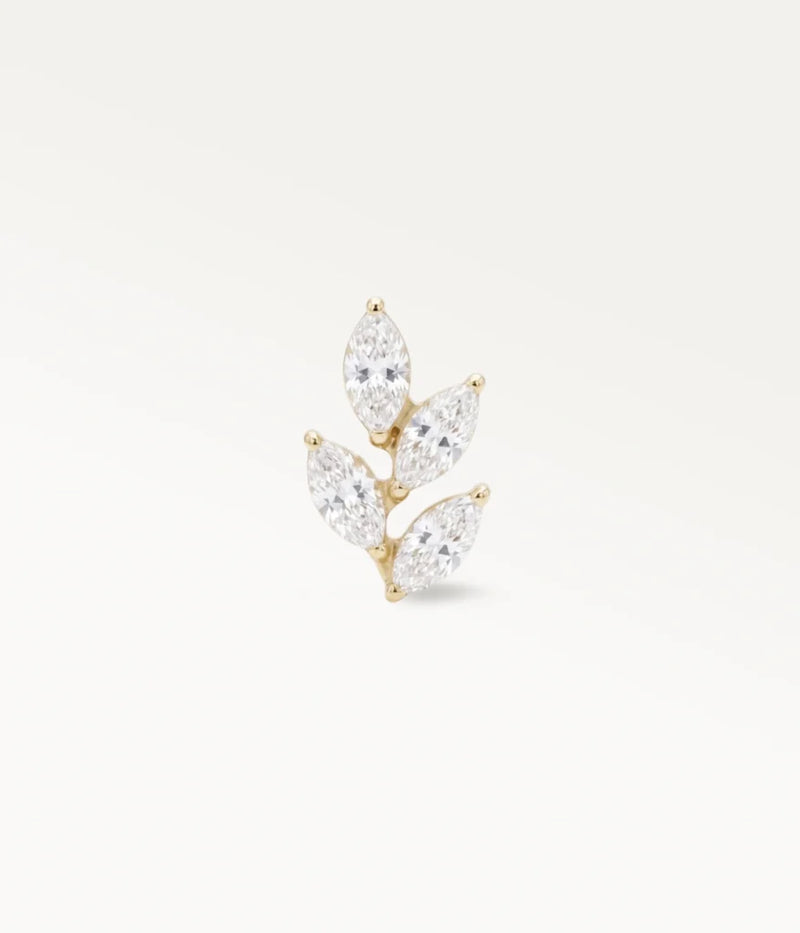 Piercing feuille doré serti de zircons marquise, bijou d'oreille floral en vue frontale