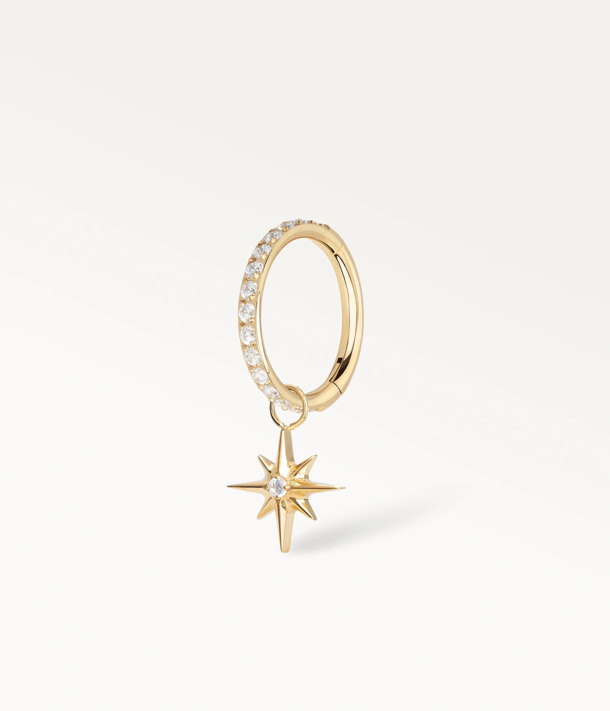 Aro Lueur color dorado con piedras y colgante de estrella, vista en tres cuartos.