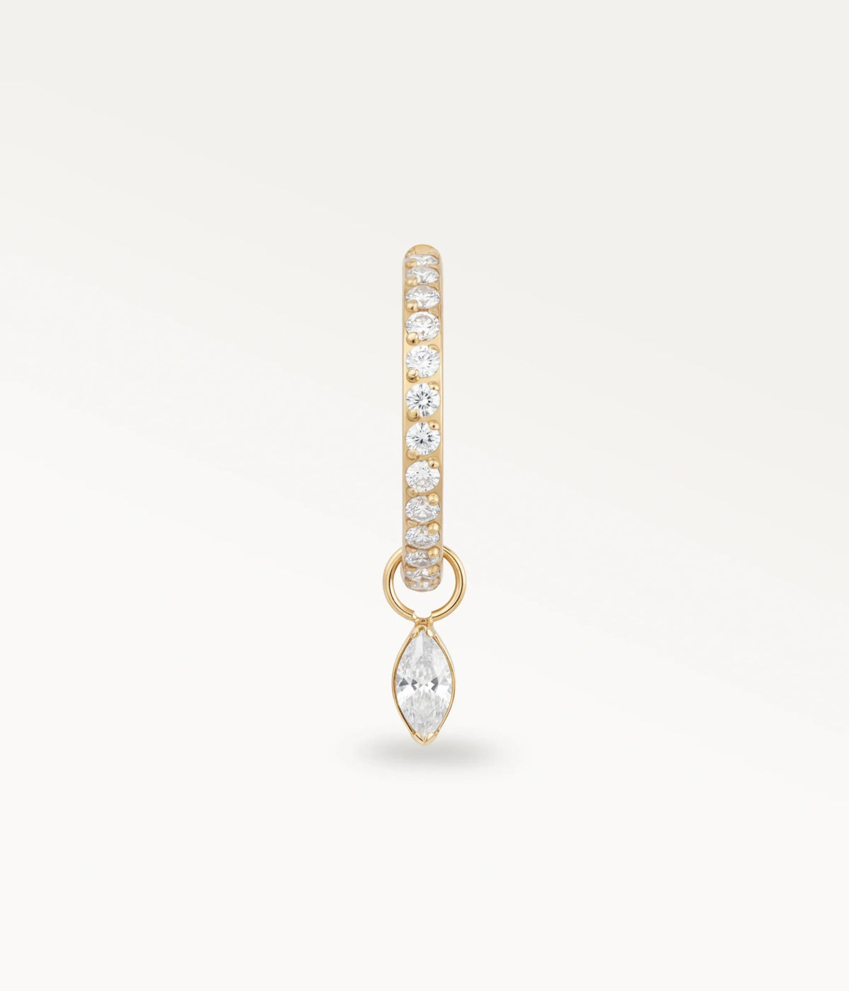 Pendiente de aro Rosée para el lóbulo color dorado con piedras y colgante en forma de marquesa, vista frontal.