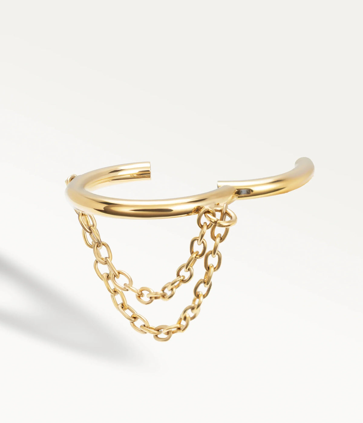 Open gold-tone Élyra hoop, detail of the two chains and hinged fastening.