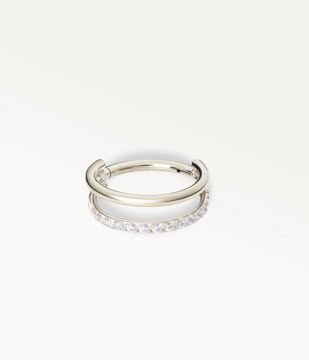Cerchietto Aliona color argento a due file, di cui una con piccole pietre incastonate.