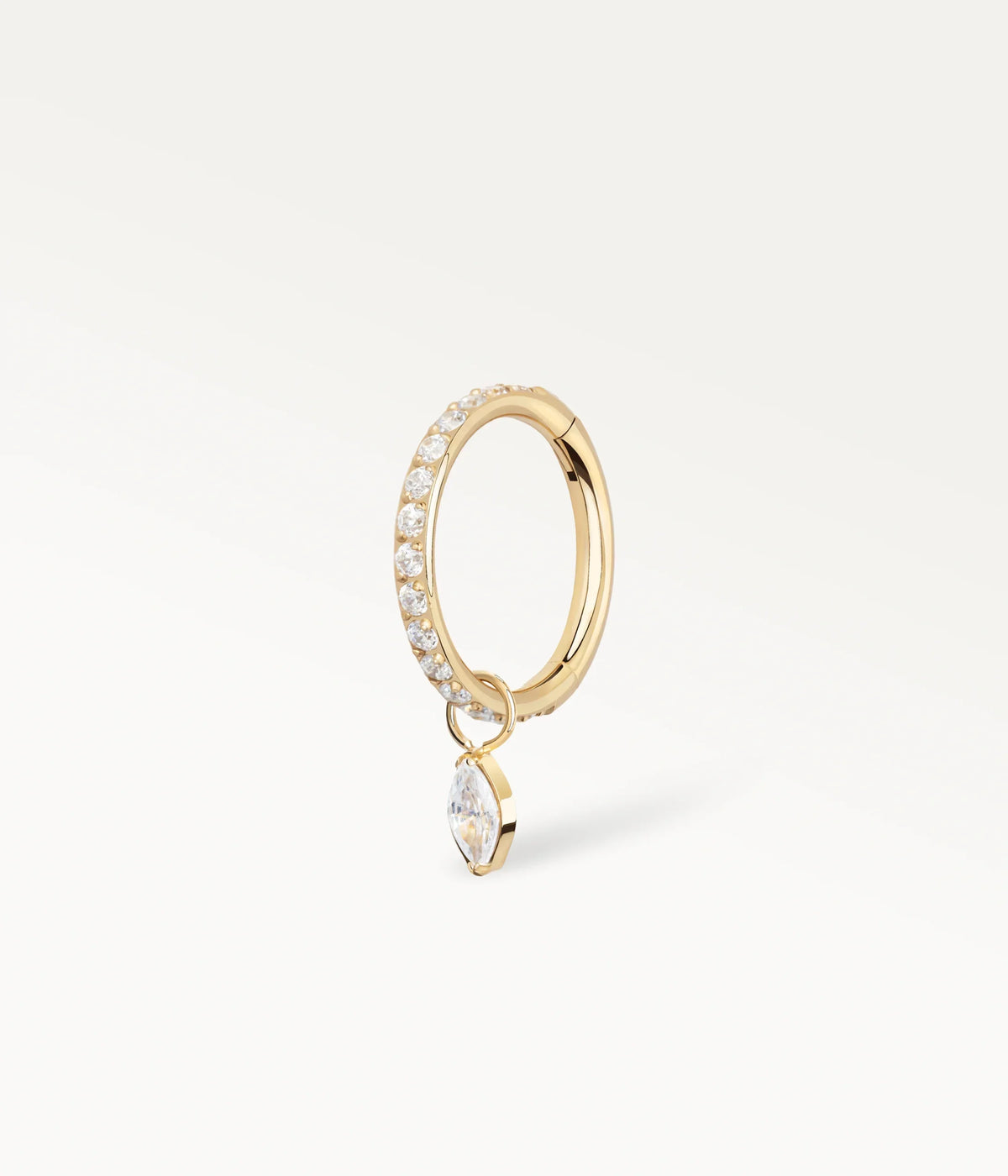 Goldfarbener Ring Rosée mit Steinen und Marquise-Anhänger, Dreiviertelansicht.