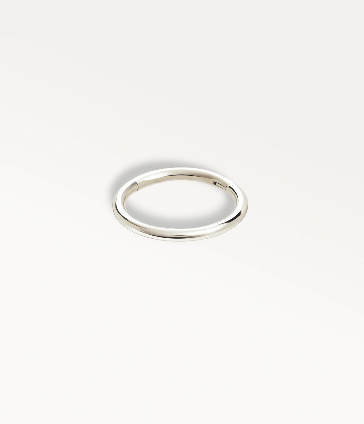 Silberfarbener Ring Sofie, fein und glatt, Ansicht von oben.